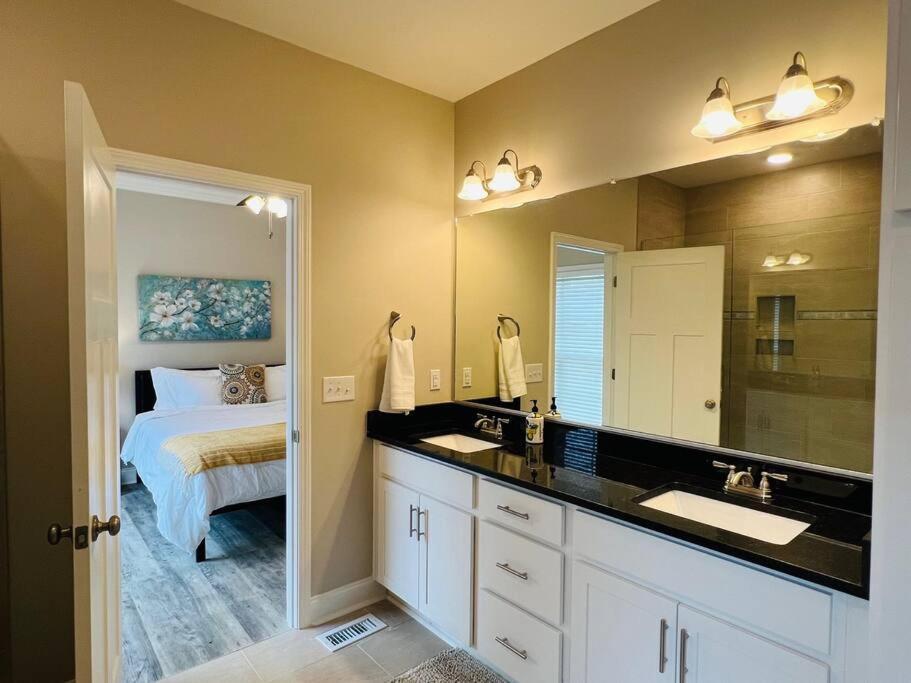 Luxury 4 Bedroom Home And Private Deck By Mcg 6 Augusta Luaran gambar