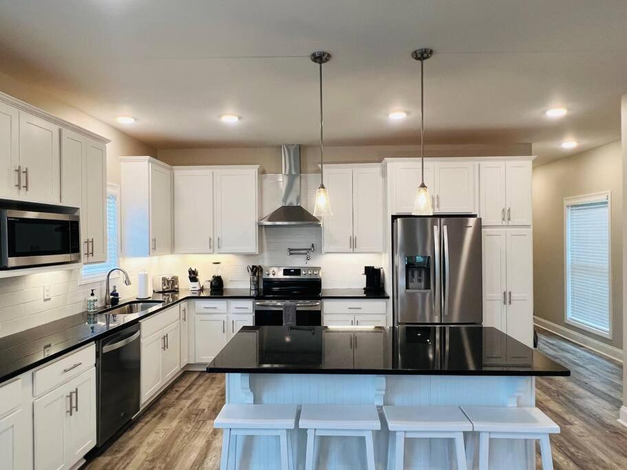 Luxury 4 Bedroom Home And Private Deck By Mcg 6 Augusta Luaran gambar
