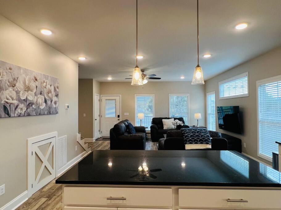 Luxury 4 Bedroom Home And Private Deck By Mcg 6 Augusta Luaran gambar